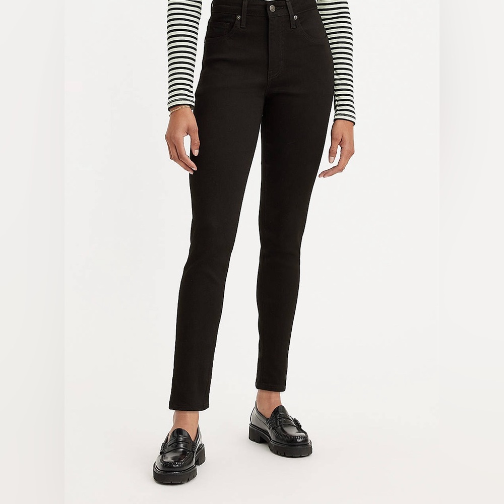 Levi’s 721 High Rise Skinny Jeans in soft black - size 27 waist / 28 length
